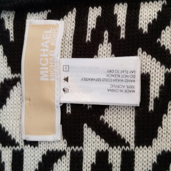 🧣NWOT Michael Kors Infinity Loop Scarf - Picture 3 of 4